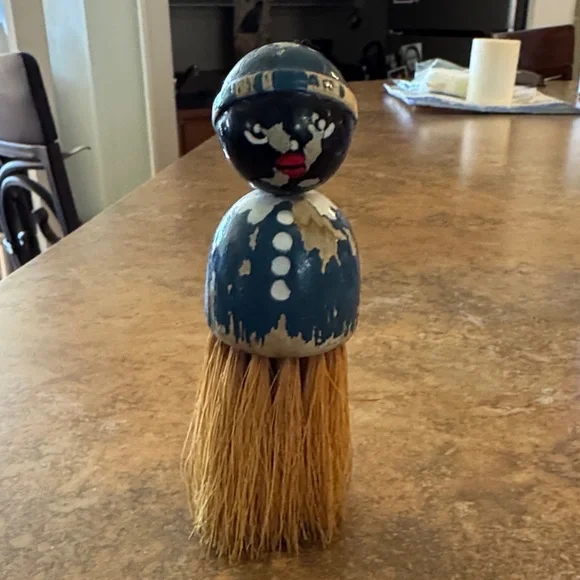 1940’s Mammy doll cloth crumb whisk - Picture 1 of 4